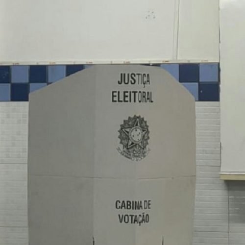 Hugo Motta e Centrão articulam voto distrital misto para reforma eleitoral em 2034