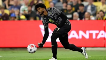 Hugo Souza enfrenta críticas severas após falha em gol da Austrália