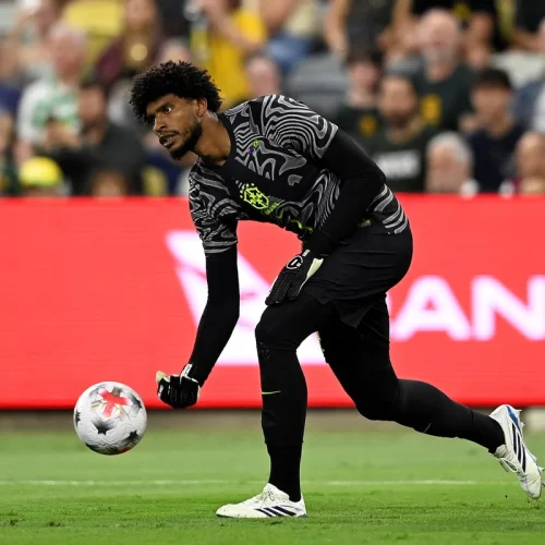 Hugo Souza enfrenta críticas severas após falha em gol da Austrália