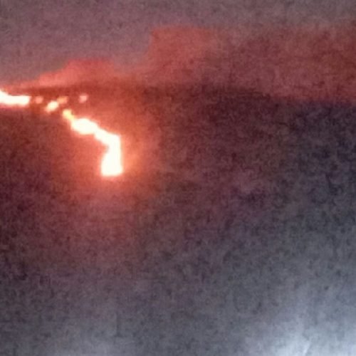 Incêndio florestal consome vegetação entre Caém e Jacobina e mobiliza bombeiros há cinco dias