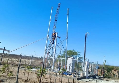 Instalação de torre de telefonia móvel avança no distrito de Riacho da Onça