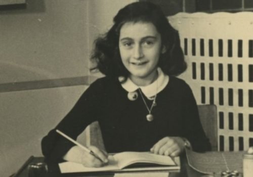 Instituições repudiam declaração que classificou o Diário de Anne Frank como vitimista