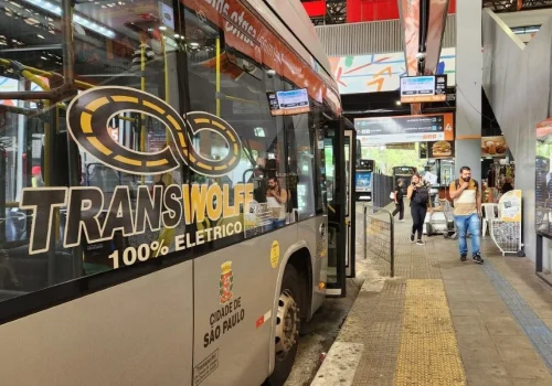 Investigação aponta doze empresas de ônibus com suspeita de elo com o PCC em São Paulo