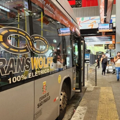 Investigação aponta doze empresas de ônibus com suspeita de elo com o PCC em São Paulo
