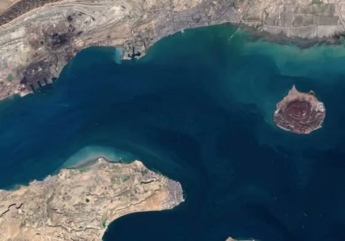 Irã ameaça retaliação após ataque dos Estados Unidos à ilha de Larak