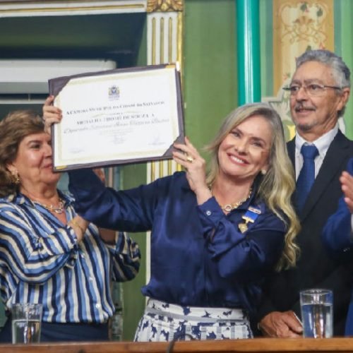 Ivana Bastos recebe medalha Thomé de Souza em homenagem na Câmara Municipal de Salvador