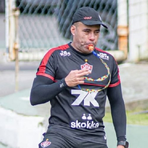 Jair Ventura permanece no comando do Vitória durante pausa do Brasileirão
