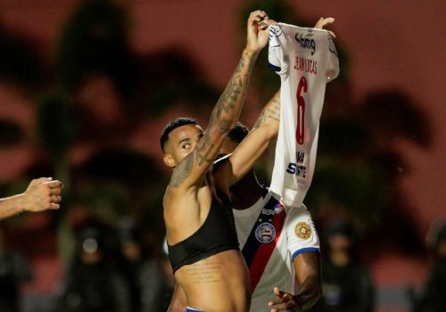 Jean Lucas celebra gol decisivo no Bavi e rebate polêmica sobre comemoração