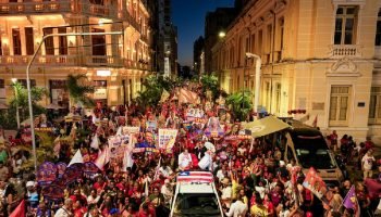 Jerônimo Rodrigues e Margareth Menezes lideram caminhada cultural em Salvador