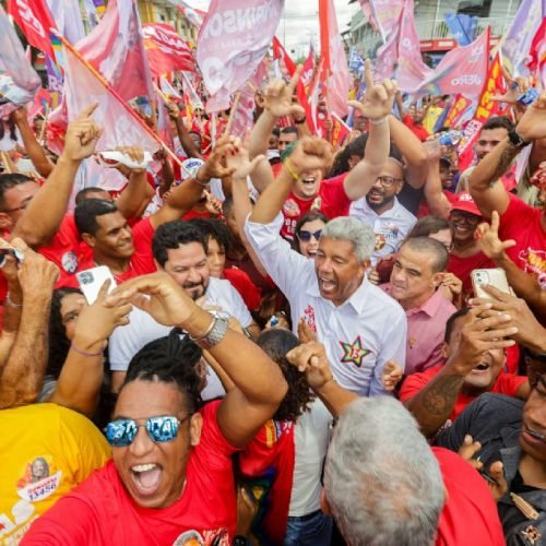 Jerônimo Rodrigues mobiliza eleitores em maratona final de campanha na Bahia