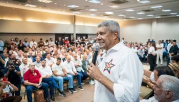 Jerônimo Rodrigues mobiliza mais de 330 prefeitos em Salvador para estratégia eleitoral