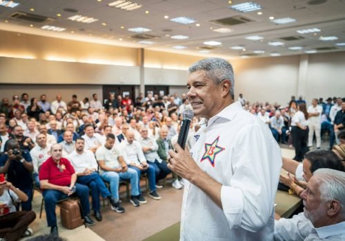 Jerônimo Rodrigues mobiliza mais de 330 prefeitos em Salvador para estratégia eleitoral