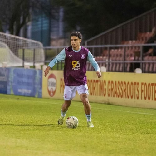 João Mendes busca trajetória própria no futebol longe da sombra de Ronaldinho