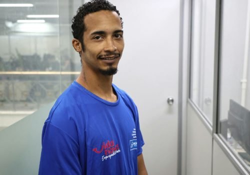 Jovem supera situação de rua e se torna educador social em Salvador