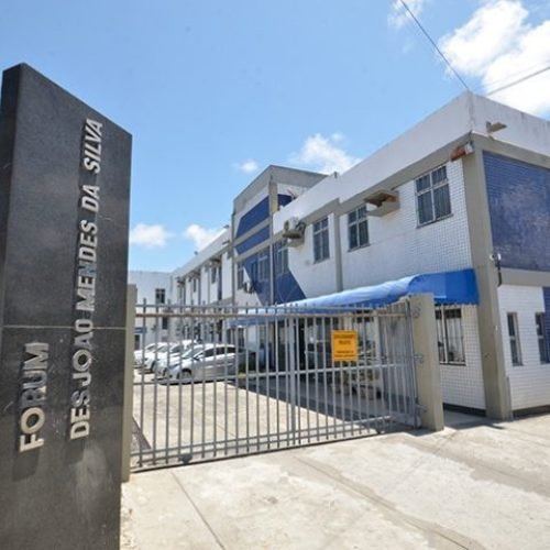Justiça baiana condena homem a 35 anos por feminicídio de gestante em Lauro de Freitas