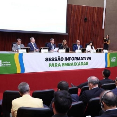 Kassio Nunes Marques reforça segurança das urnas eletrônicas para embaixadores de 86 países