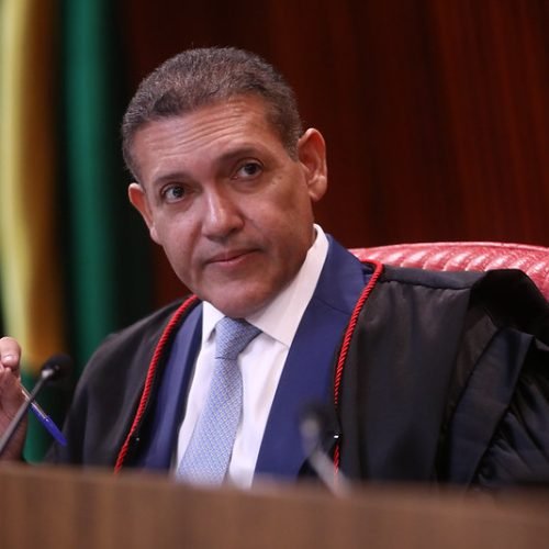 Kassio Nunes Marques restabelece filiação de Flávio Bolsonaro ao PL