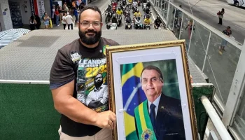 Leandro de Jesus desafia Justiça Eleitoral ao manter quadro de Bolsonaro em campanha