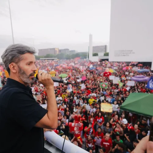 Leandro Grass aposta em mobilização popular e comparação direta para virar votos no DF