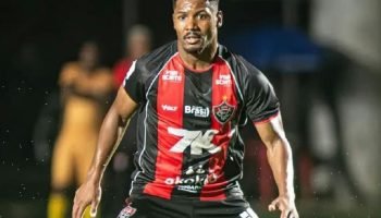 Lesão no joelho ameaça continuidade de Fabiano Souza no Vitória