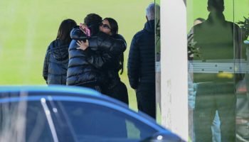 Lionel Messi presta homenagem ao pai em cerimônia íntima em Rosário