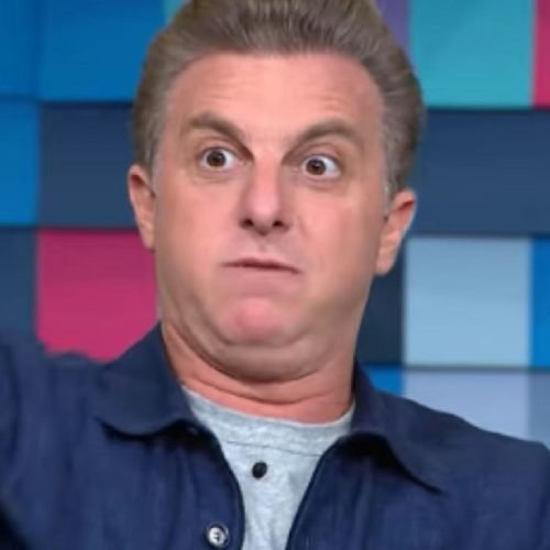 Luciano Huck se surpreende ao encontrar jiboia em sua mansão no Rio de Janeiro