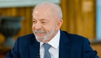 Lula aborda polêmica do uísque de banqueiro e afirma ter consumido o presente