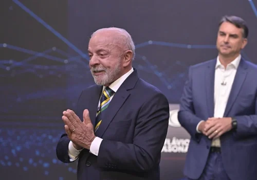 Lula acusa Eduardo Bolsonaro de instigar golpe contra o país nos Estados Unidos