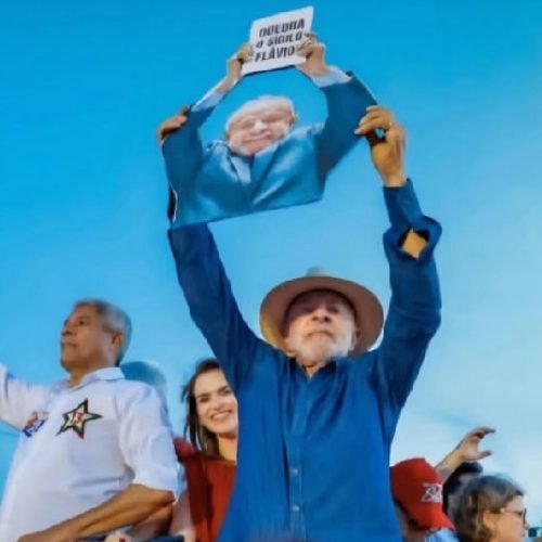 Lula desafia senador em comício e critica histórico político