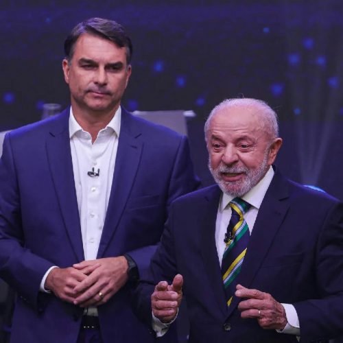 Lula e flávio bolsonaro ajustam estratégias para debate final da tv globo