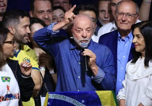 Lula ganha em 413 cidades baianas e abre margem de quase 3,9 milhões de votos contra Flávio Bolsonaro