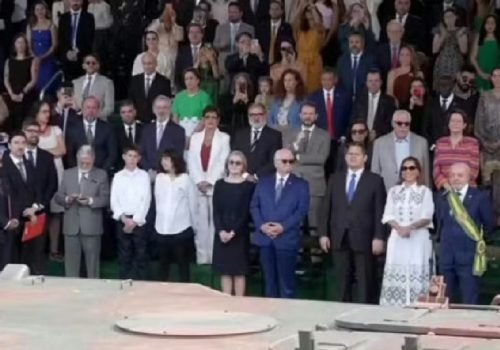 Lula marca presença no desfile de 7 de Setembro em Brasília com autoridades