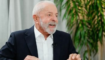 Lula propõe programa Desenrola para renegociar dívidas de clubes de futebol