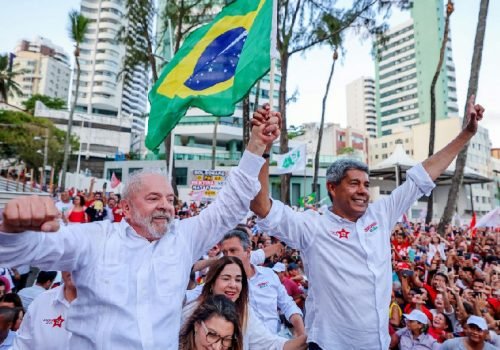 Lula reforça campanha na Bahia com caminhada entre Ondina e Barra