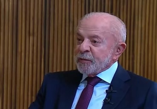 Lula reforça pautas voltadas ao eleitorado feminino em comício em Curitiba