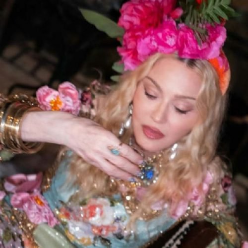 Madonna celebra 68 anos em viagem familiar pela Grécia