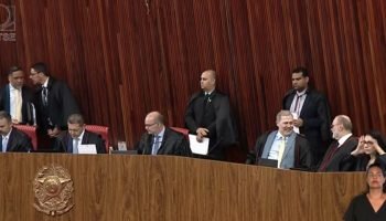 Maioria no TSE invalida votos de Garotinho e garante vitória de Douglas Ruas no primeiro turno