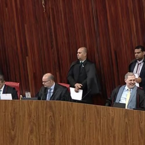 Maioria no TSE invalida votos de Garotinho e garante vitória de Douglas Ruas no primeiro turno