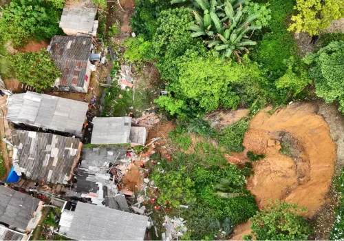 Manaus enfrenta emergência devido a deslizamentos de solo e adota medidas imediatas