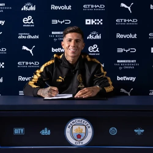 Manchester City oficializa a chegada do meio-campista Enzo Fernández
