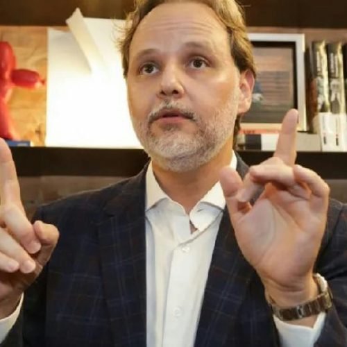 Marco Aurélio de Carvalho, coordenador da campanha de Lula, repassa R$ 150 mil a três petistas em SP