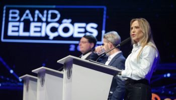 Michelle, Bia e Damares assistem ao debate em apoio a Celina Leão