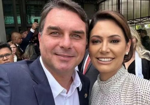 Michelle Bolsonaro pode ser a nova vice de Flávio Bolsonaro, segundo colunista