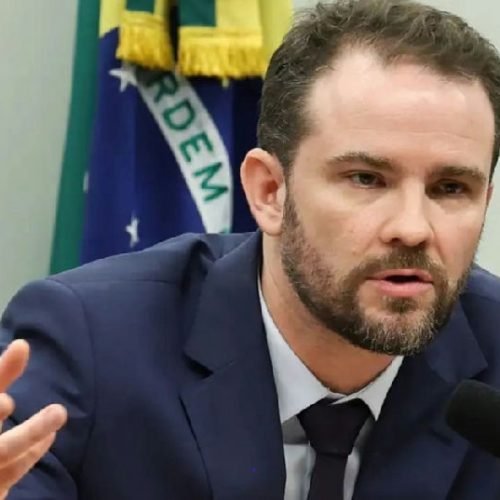 Ministro aponta elo entre produtora de filme sobre Bolsonaro e crime organizado