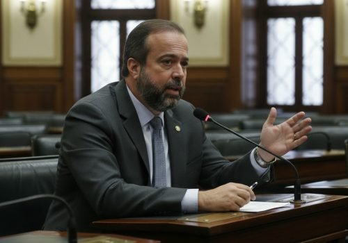 Ministro de Minas e Energia gera polêmica ao comparar agentes econômicos a grupo étnico