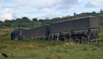 Motorista de caminhão agredido e refém após roubo em rodovia regional