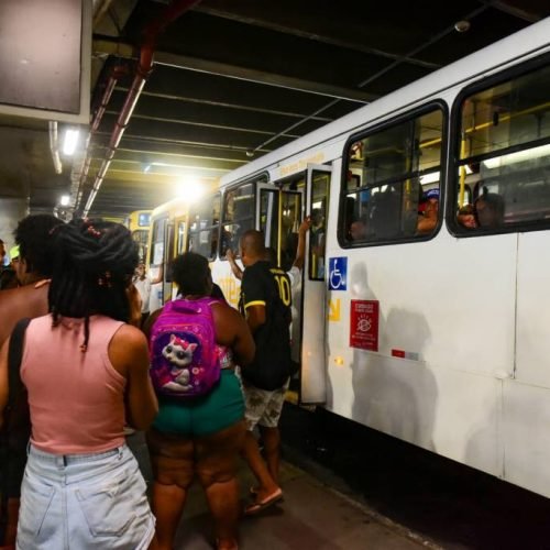 Mudança em nove linhas de ônibus afeta passageiros na Estação da Lapa