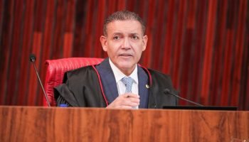 Nunes Marques determina prazo para manifestação da PGR sobre Bolsonaro