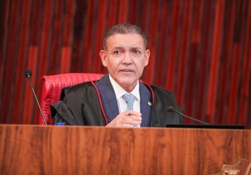 Nunes Marques determina prazo para manifestação da PGR sobre Bolsonaro