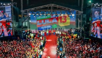 Nunes Marques veta uso de painéis de LED em atos de Lula após pedido de aliados de Bolsonaro